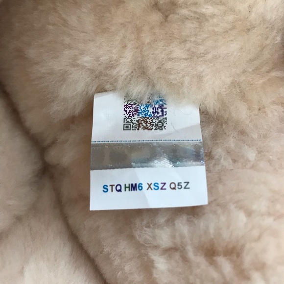 UGG CLASSIC NEW HEIGHTS SHORT BOOT - Picture 6 of 6